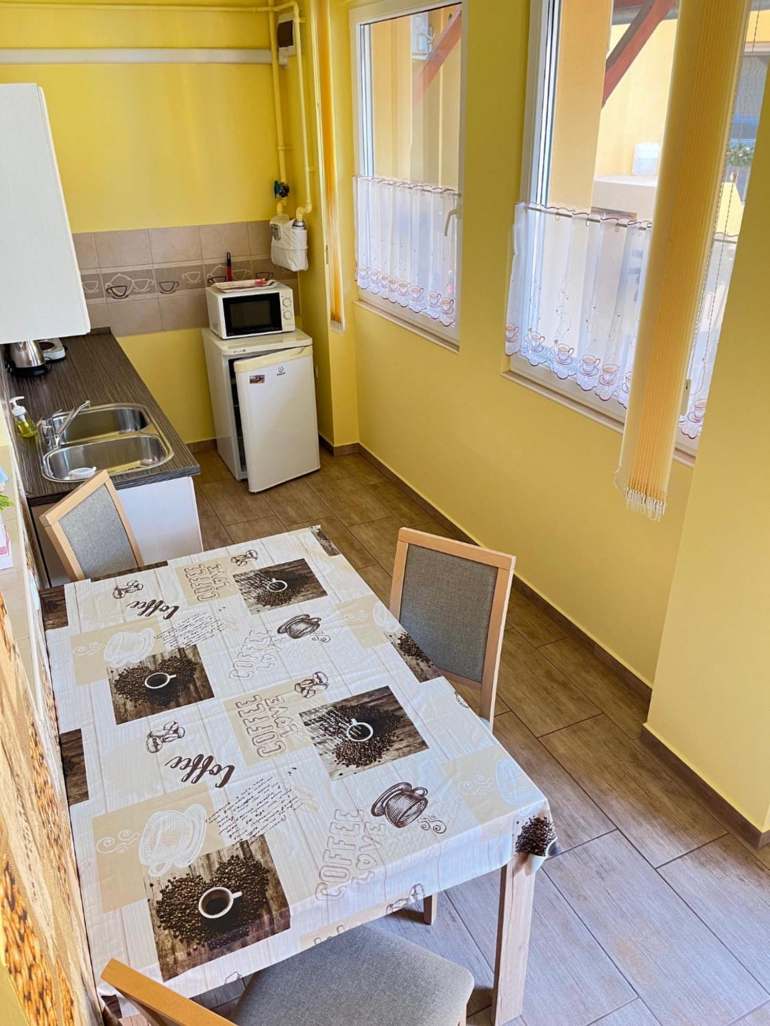 Gesztenye Apartman Makó Exterior foto