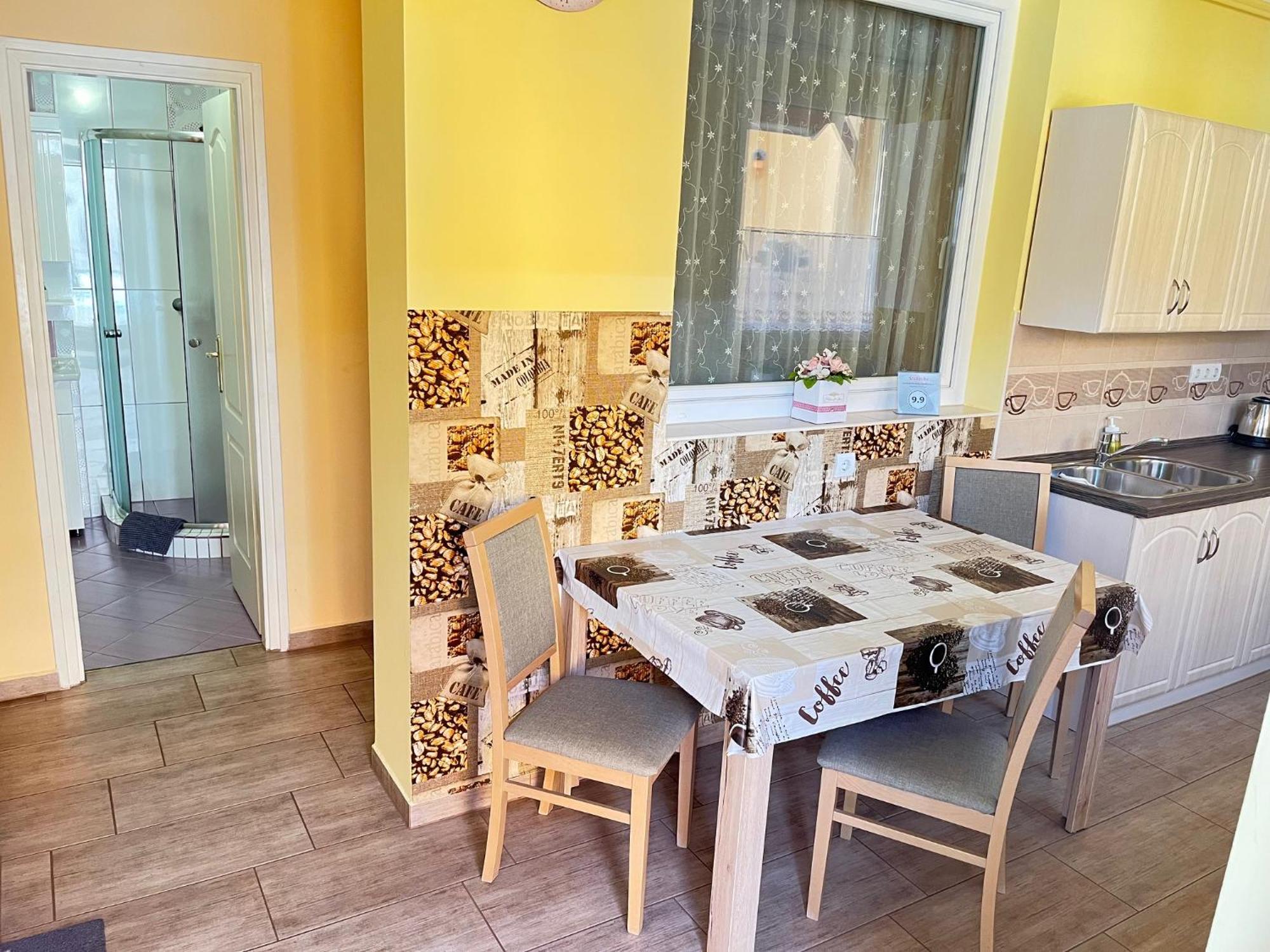 Gesztenye Apartman Makó Exterior foto