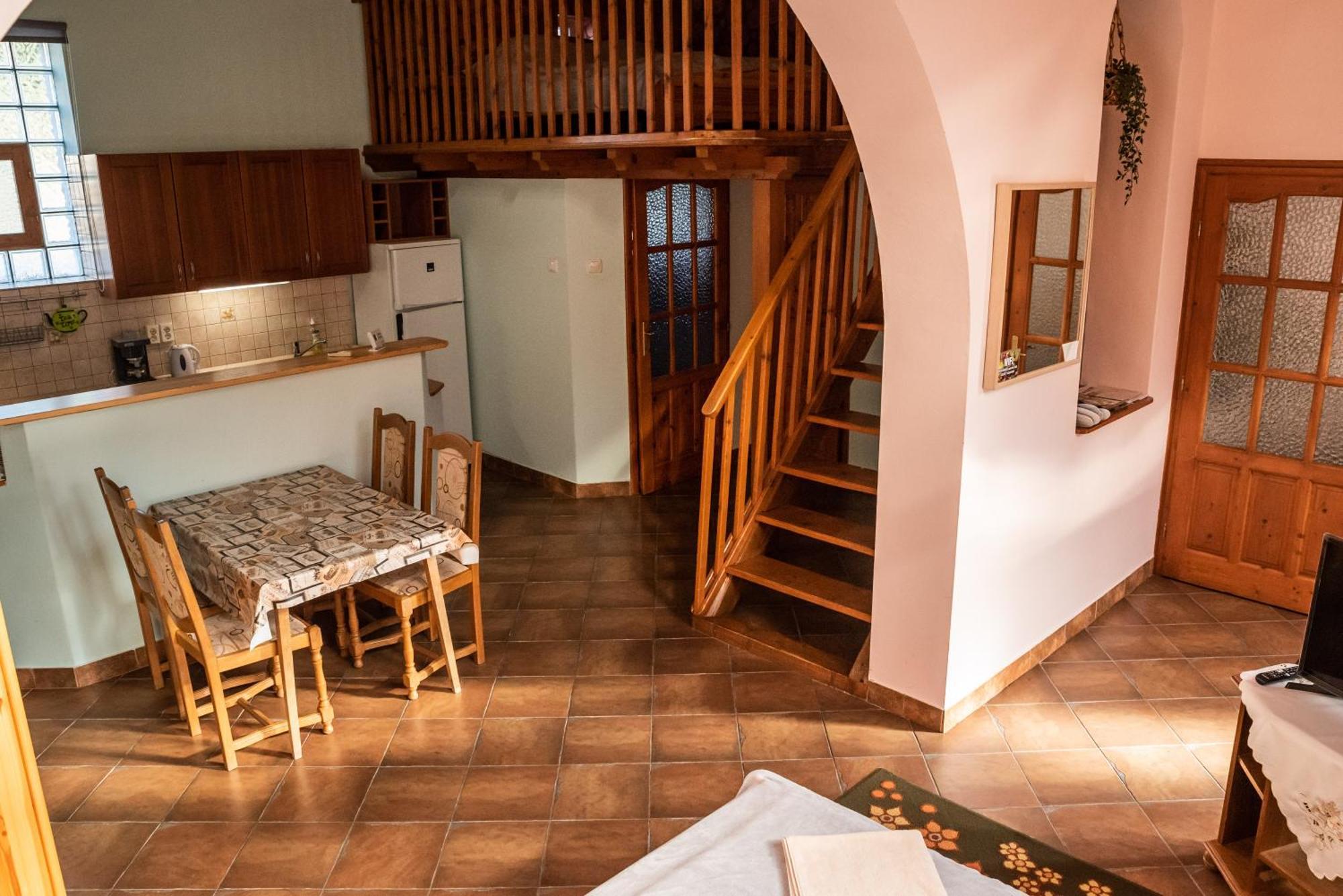 Gesztenye Apartman Makó Exterior foto