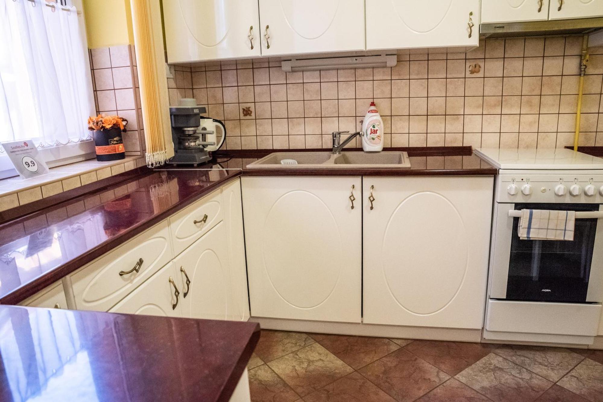 Gesztenye Apartman Makó Exterior foto