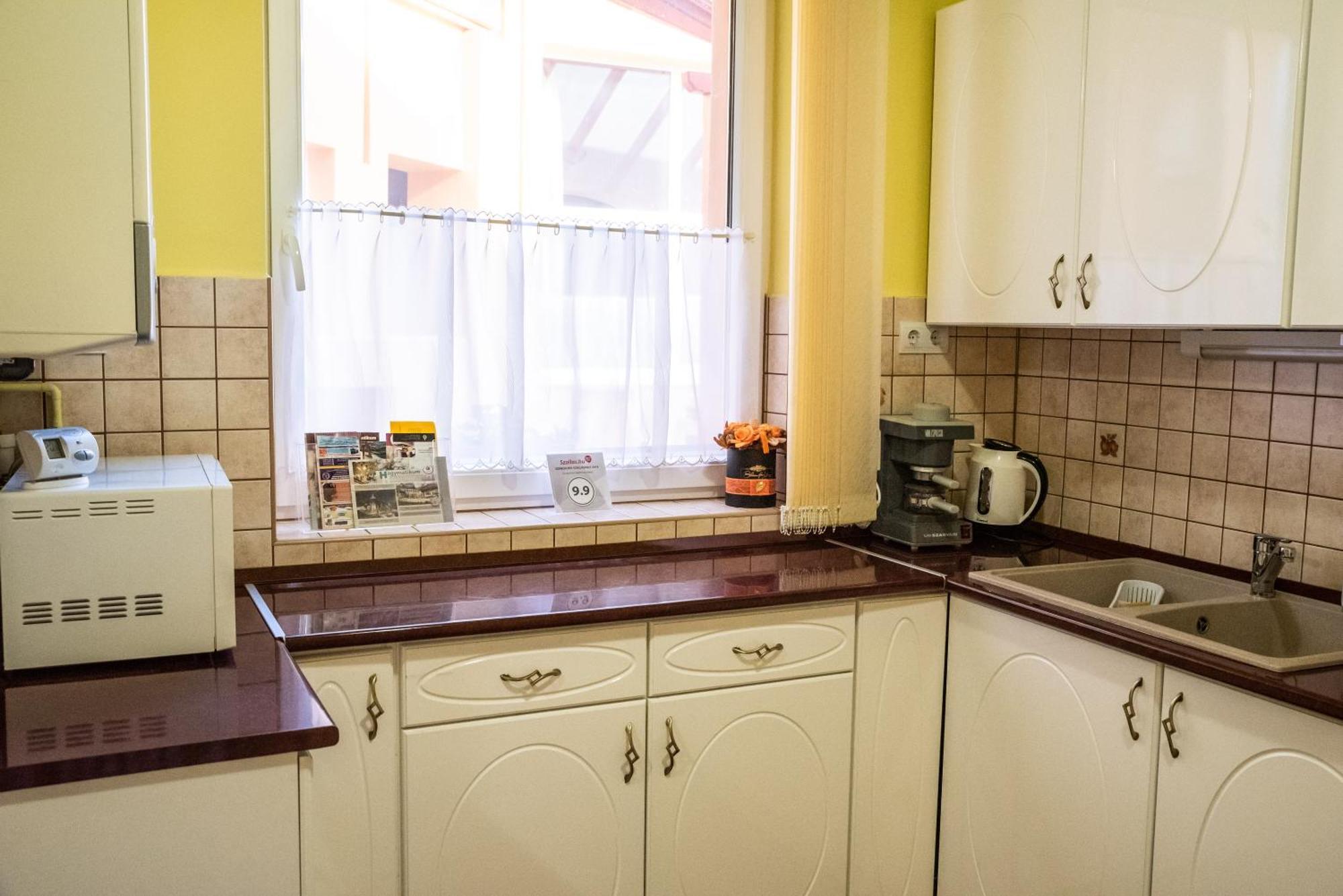 Gesztenye Apartman Makó Exterior foto